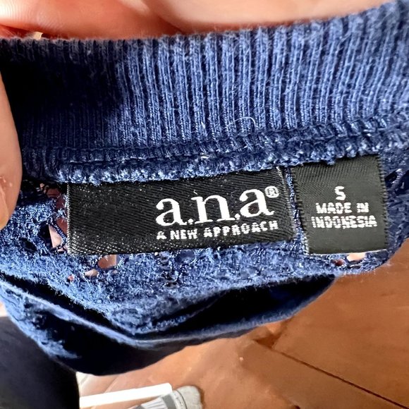A.n.a. Blue 3/4 Sleeve Lace Yoke Round Neck Cotton-Blend Top Size Small - Picture 5 of 7